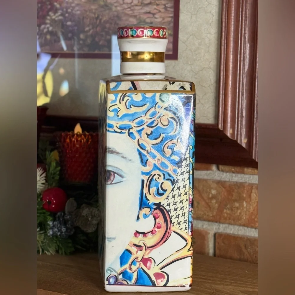 Baci vibrant decorative